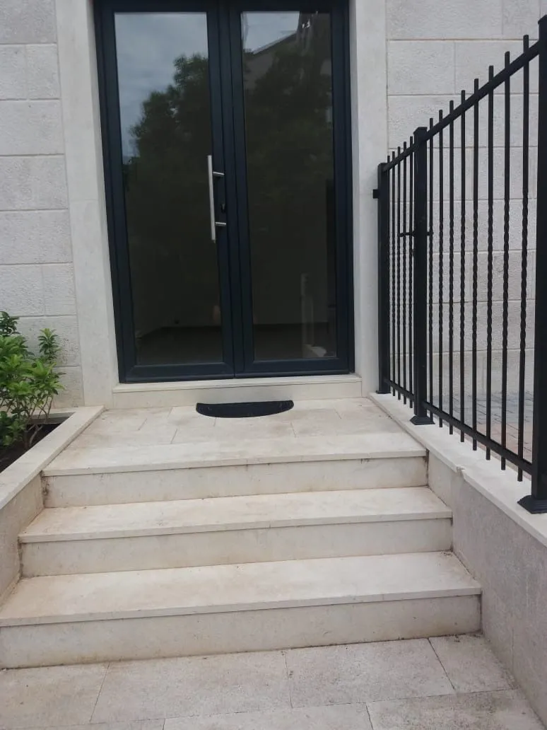 Izdavanje, poslovni prostor, 80m², Dobrota, Kotor