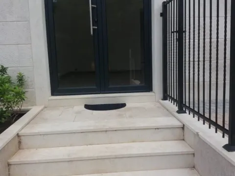Poslovni prostor in Dobrota