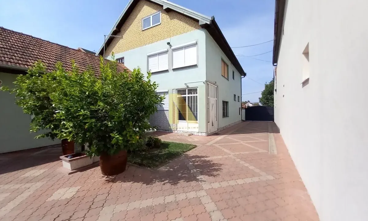 Prodaja, kuća, 272m², Bela Palanka, Srbija