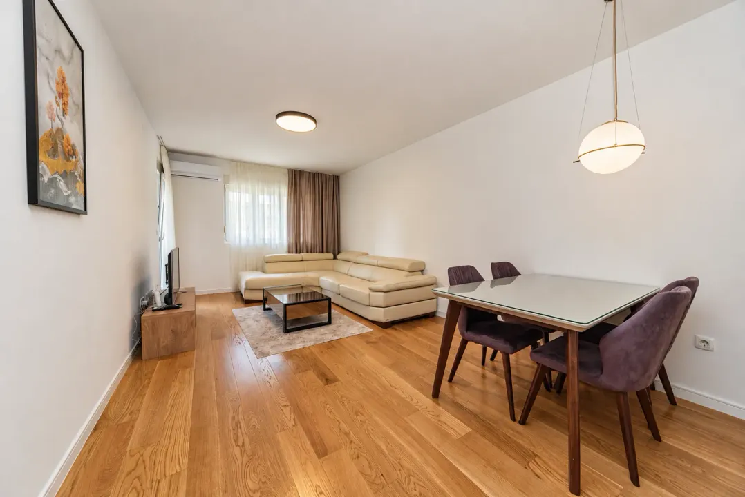 Izdavanje, dvosoban stan, 70m², Central Point, Podgorica