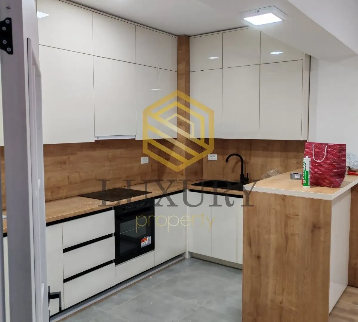 Izdavanje, dvosoban stan, 80m², Preko Morače, Podgorica