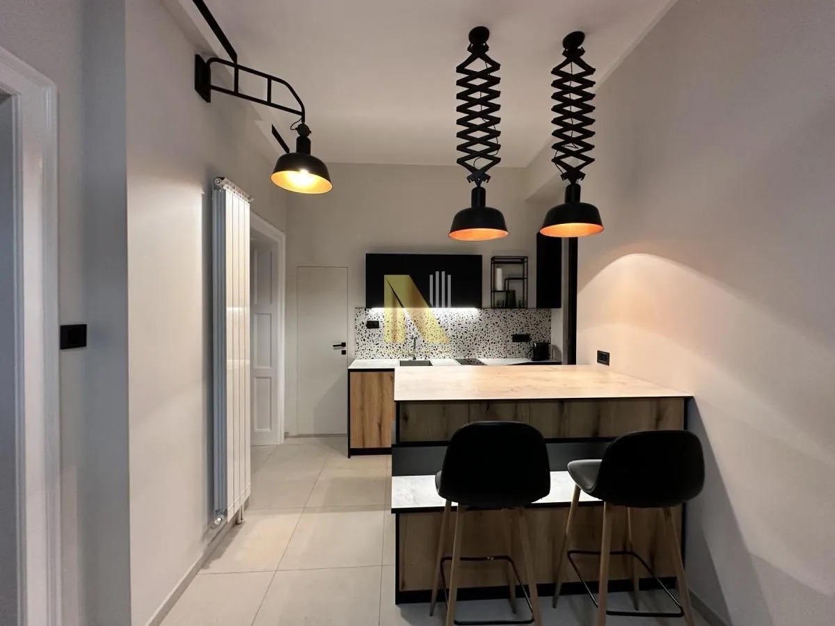 Izdavanje, trosoban stan, 100m², Stari grad, Novi Sad