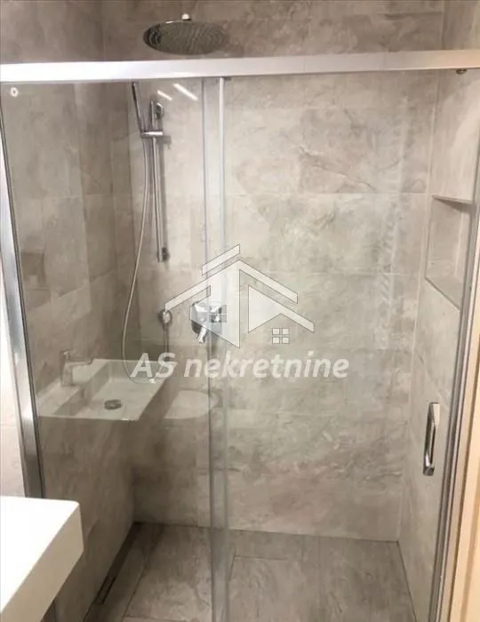 Izdavanje, trosoban stan, 68m², Vračar Sve Podlokacije, Beograd