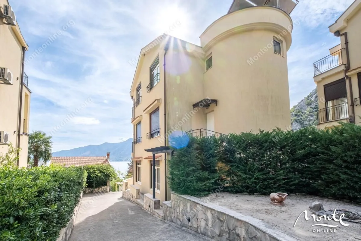 Prodaja, dvosoban stan, 79m², Orahovac, Kotor