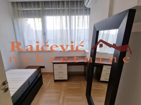 Izdavanje, četvorosoban stan, 148m², Savski Venac, Beograd - image 7