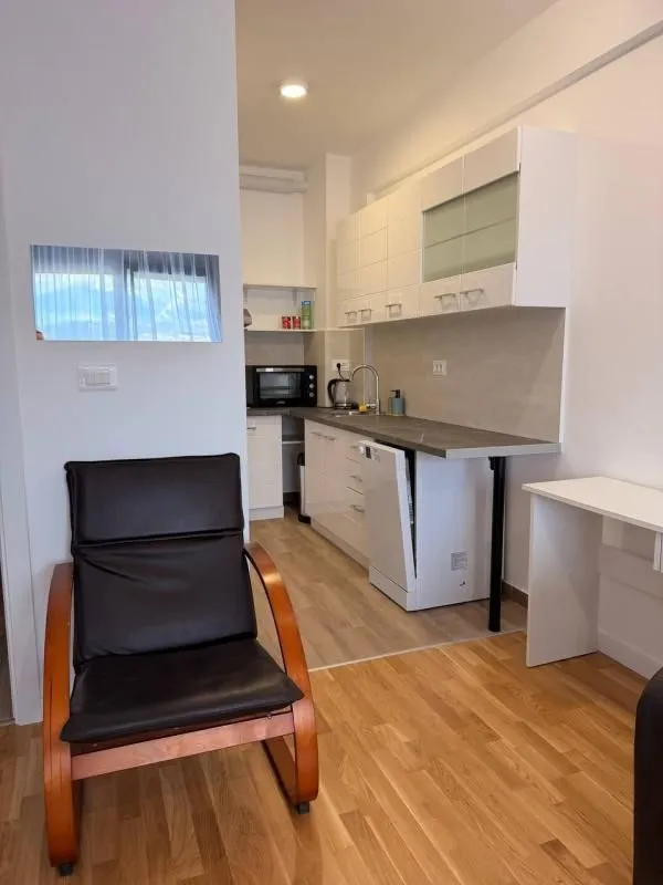Izdavanje, jednosoban stan, 45m², Šušanj, Bar