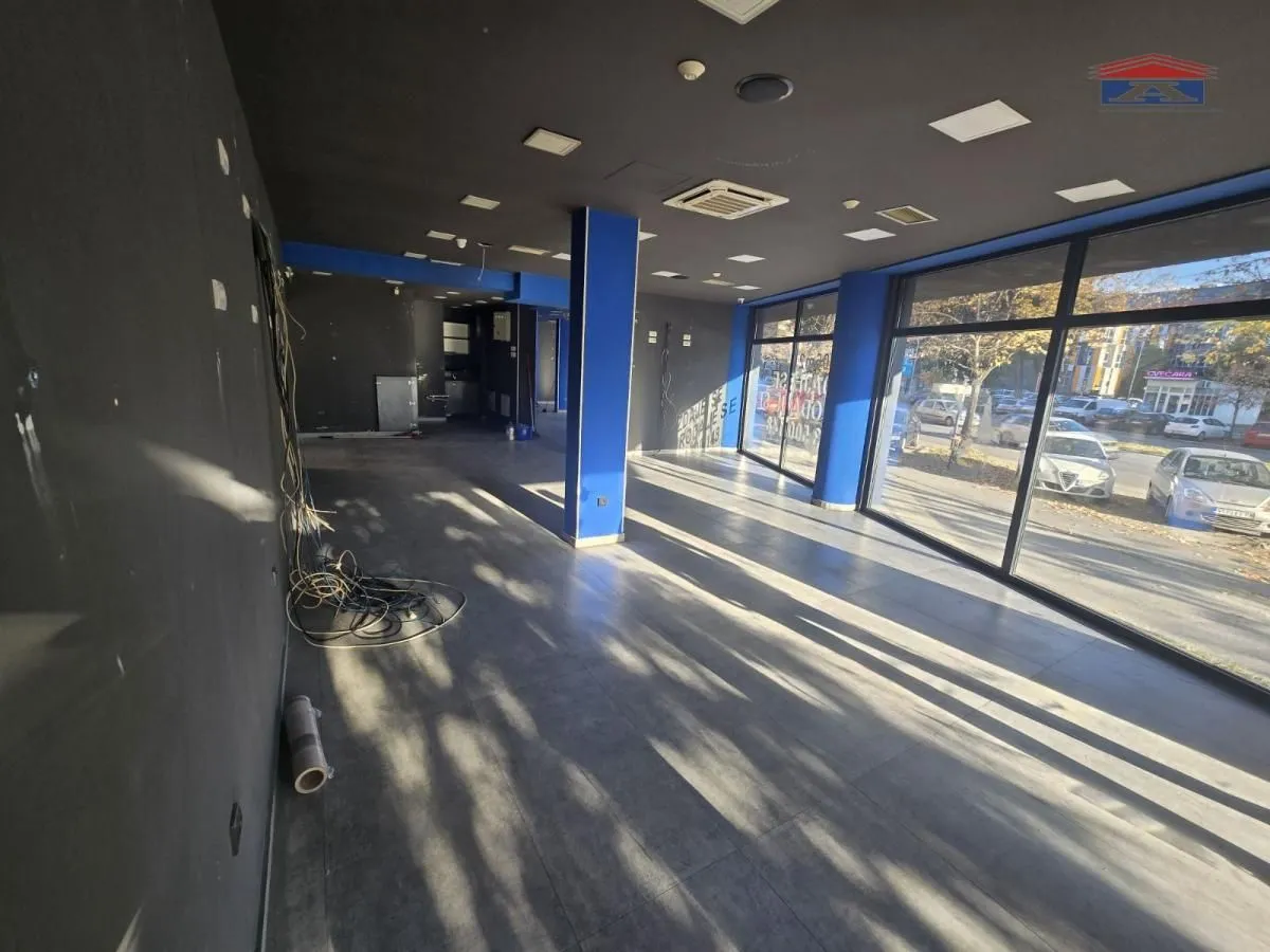 Sale, office space, 306m², Grbavica, Novi Sad Sve Podlokacije