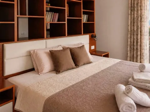 Rent, four bedroom apartment, 240m², Krimovica, Kotor - image 6