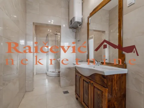 Izdavanje, trosoban stan, 102m², Vračar, Šid - image 12