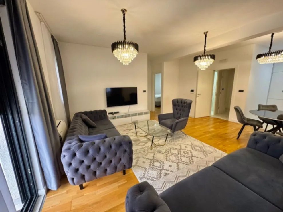 Izdavanje, trosoban stan, 130m², Dalmatinska ulica, Podgorica