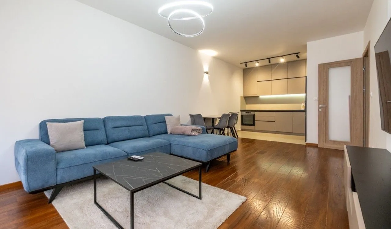 Izdavanje, dvosoban stan, 74m², Podgorica, Crna Gora
