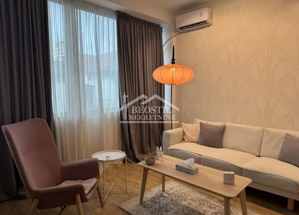 Izdavanje, poslovni prostor, 18m², Zeleni Venac, Beograd