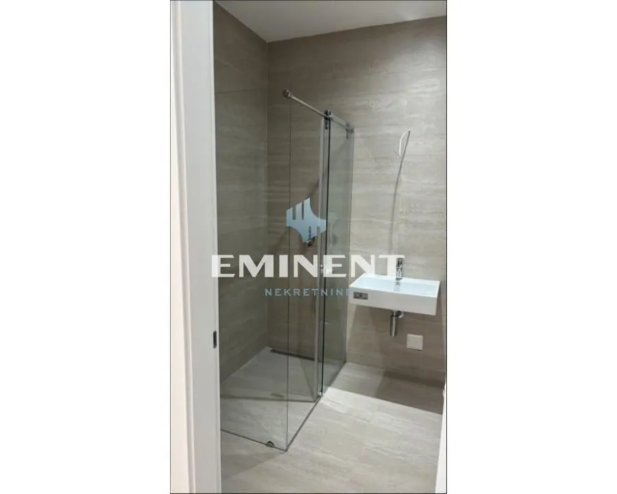 Modern bathroom with a shower cabin and a washbasin.
