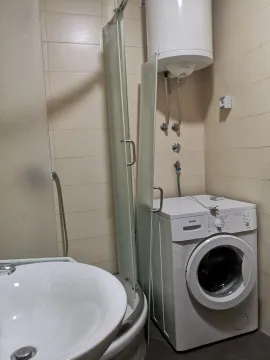 Kupatilo sa veš mašinom i bojlerom. - image 5
