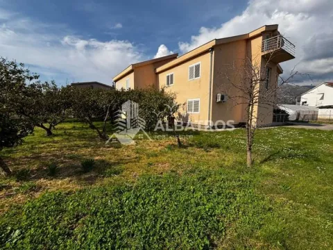 Rent, house, 150m², Polje, Bar - image 1
