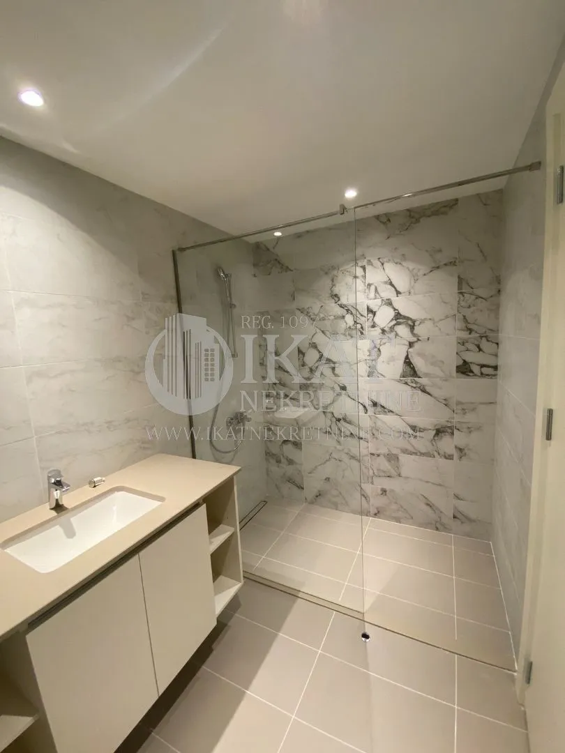 Izdavanje, trosoban stan, 121m², Savski Venac, Beograd