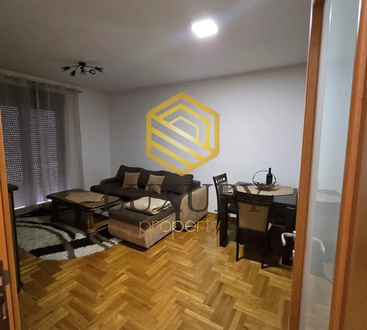 Izdavanje, jednosoban stan, 42m², Stari Aerodrom, Podgorica