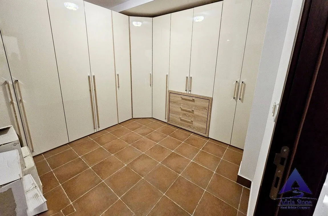 Prodaja, dvosoban stan, 103m², Kostanjica, Kotor