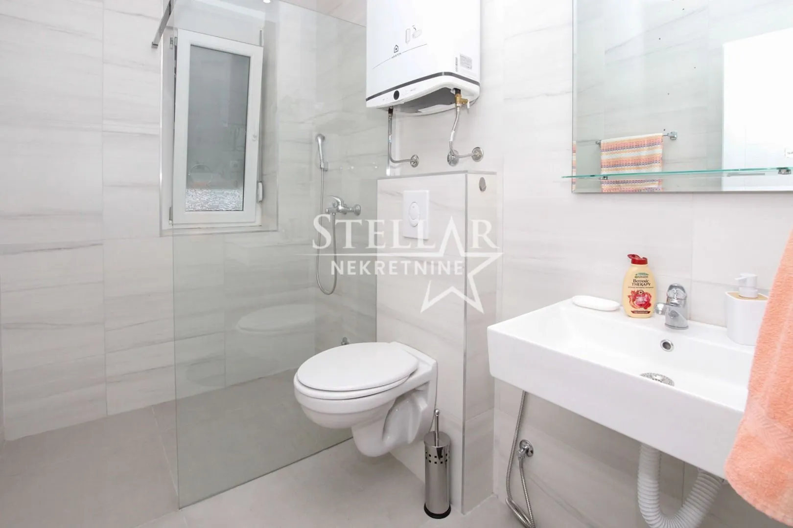 Rent, house, 200m², Gornja Gorica, Podgorica