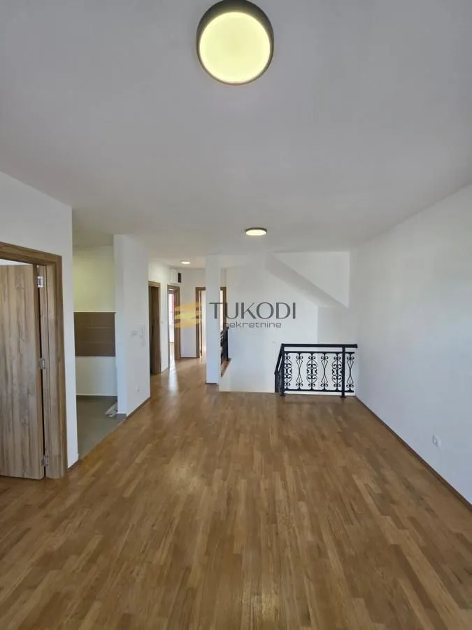 Prodaja, trosoban stan, 80m², Mišeluk, Petrovaradin
