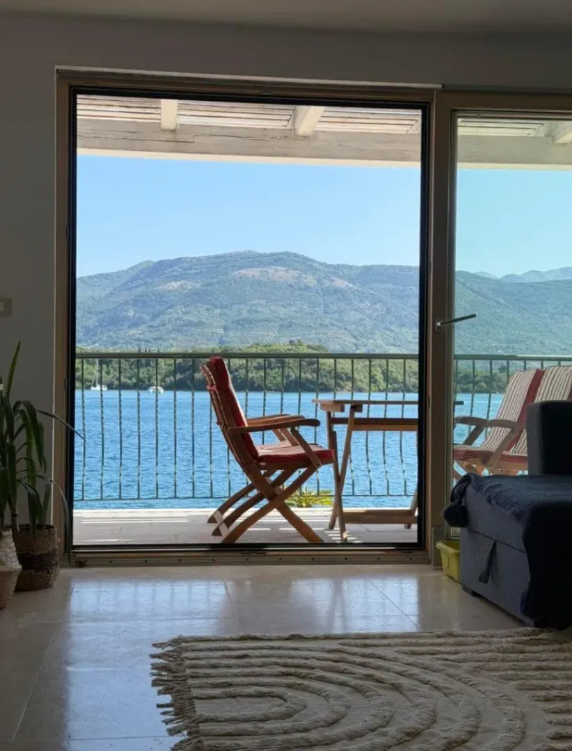 Izdavanje, jednosoban stan, 55m², Obala Đuraševića, Tivat
