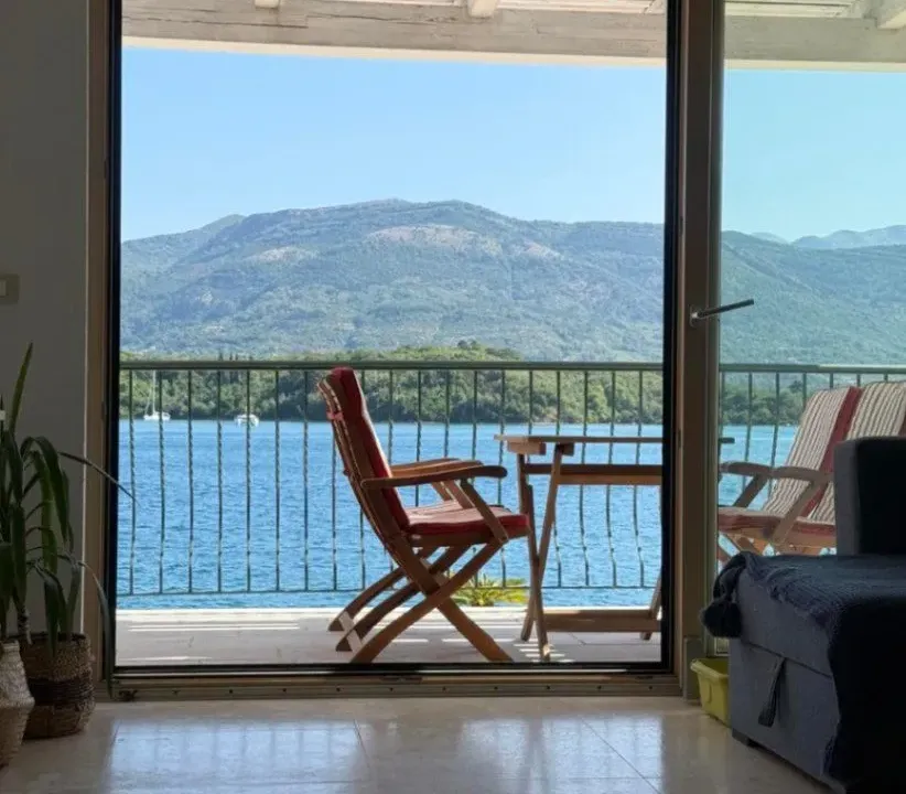 Izdavanje, jednosoban stan, 55m², Obala Đuraševića, Tivat