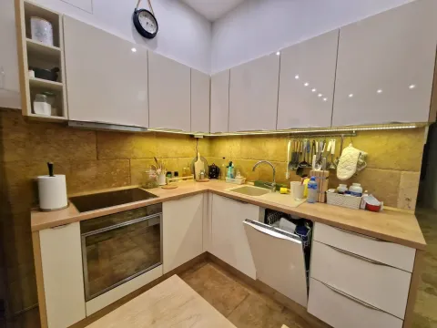 Izdavanje, dvosoban stan, 85m², Budva, Crna Gora - image 5