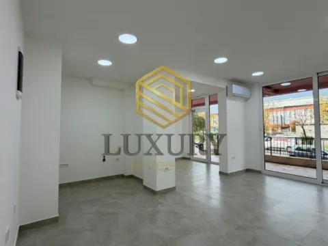 Izdavanje, poslovni prostor, 57m², 1 maj, Podgorica - image 2