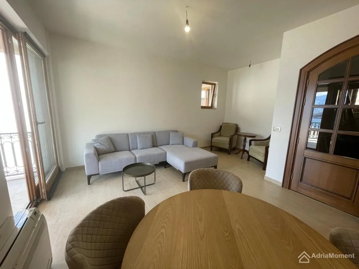 Prodaja, dvosoban stan, 106m², Dobrota, Kotor