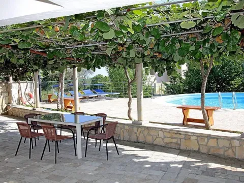 Izdavanje, kuća, 170m², Reževići, Budva - image 19