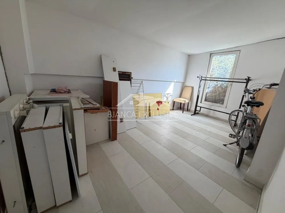 Prodaja, kuća, 270m², Cvetanova Ćuprija, Zvezdara Sve Podlokacije