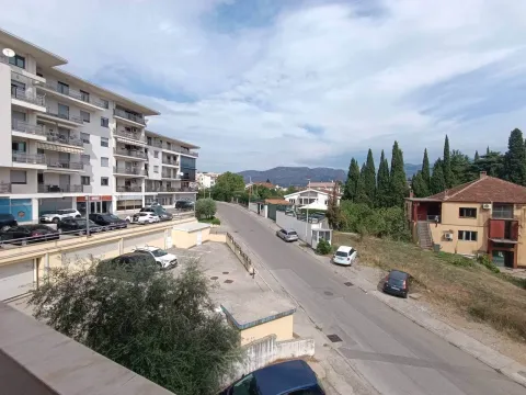 Izdavanje, dvosoban stan, 65m², Centar, Podgorica - image 8