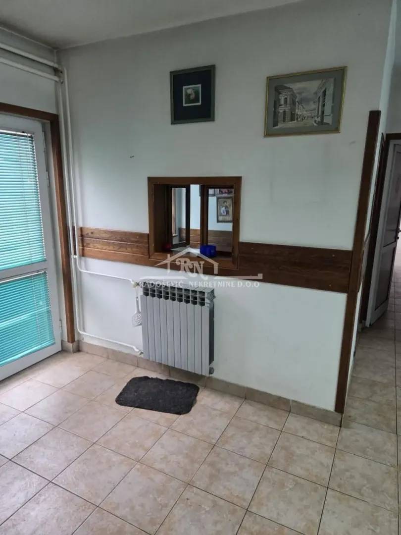 Izdavanje, poslovni prostor, 555m², Šimanovci, Pećinci