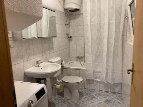 Izdavanje, jednosoban stan, 40m², Centar, Bar - image 4