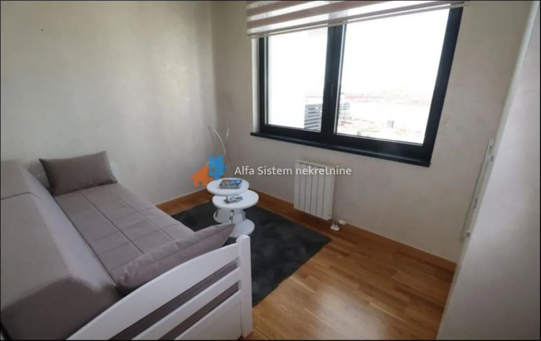 Rent, four bedroom apartment, 90m², Savski Venac, Beograd