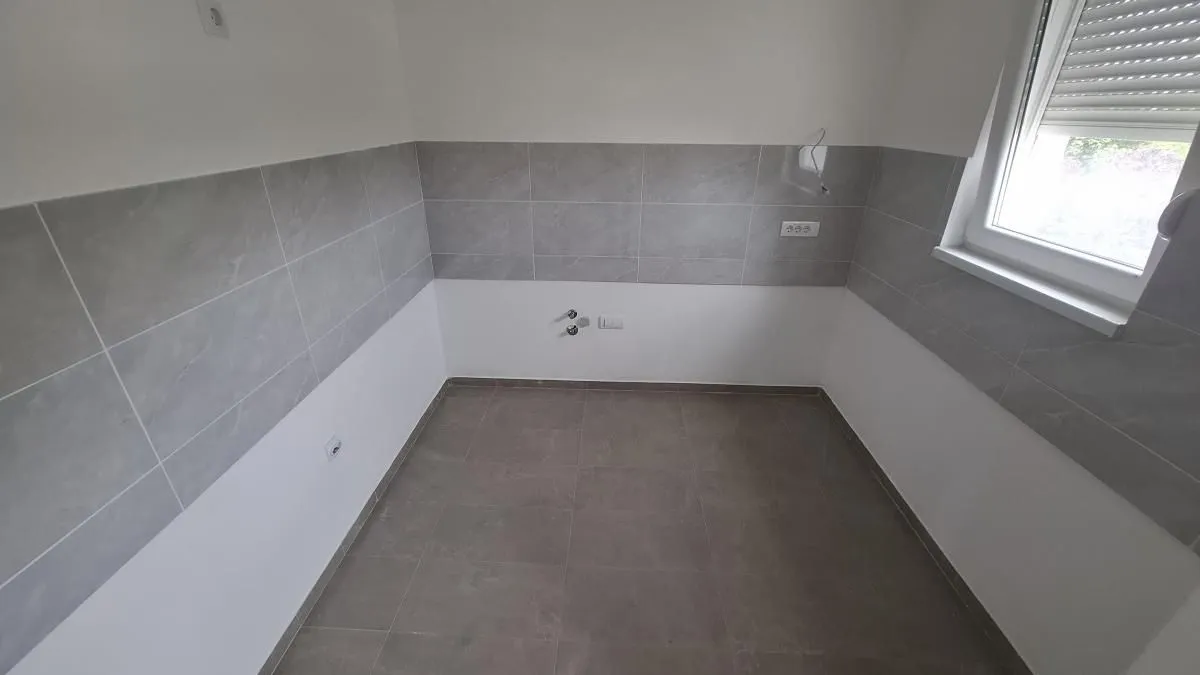 Izdavanje, trosoban stan, 75m², Petrovaradin, Novi Sad