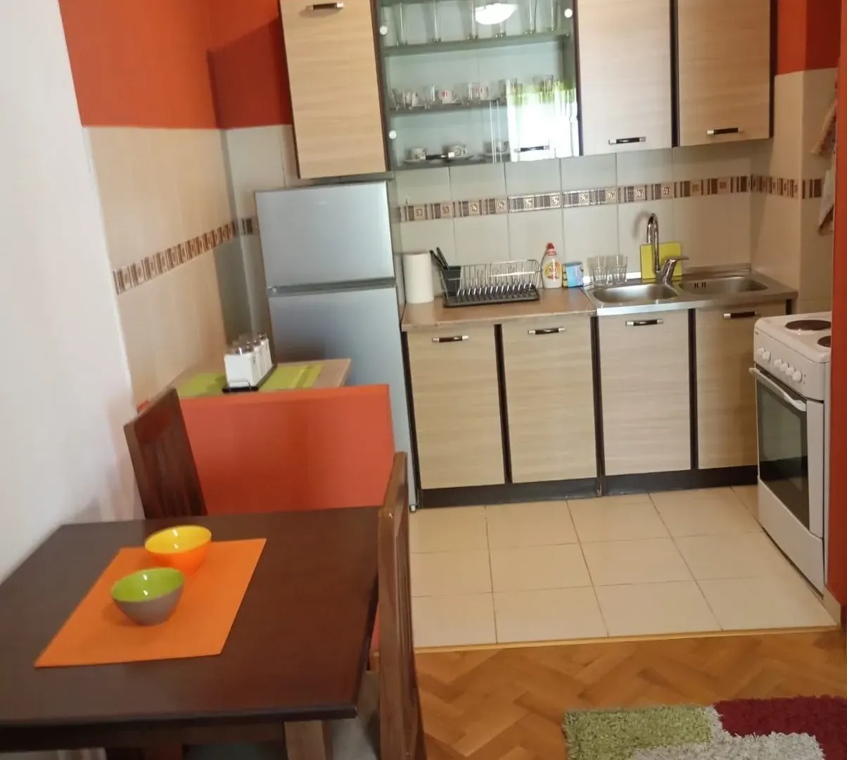 Izdavanje, jednosoban stan, 48m², Blok 6, Podgorica