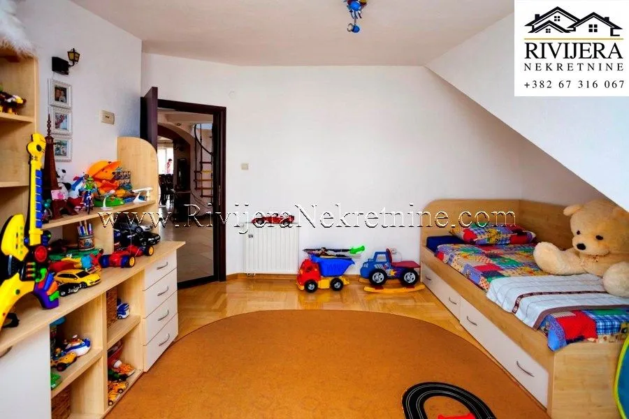 Prodaja, trosoban stan, 220m², Dobrota, Kotor