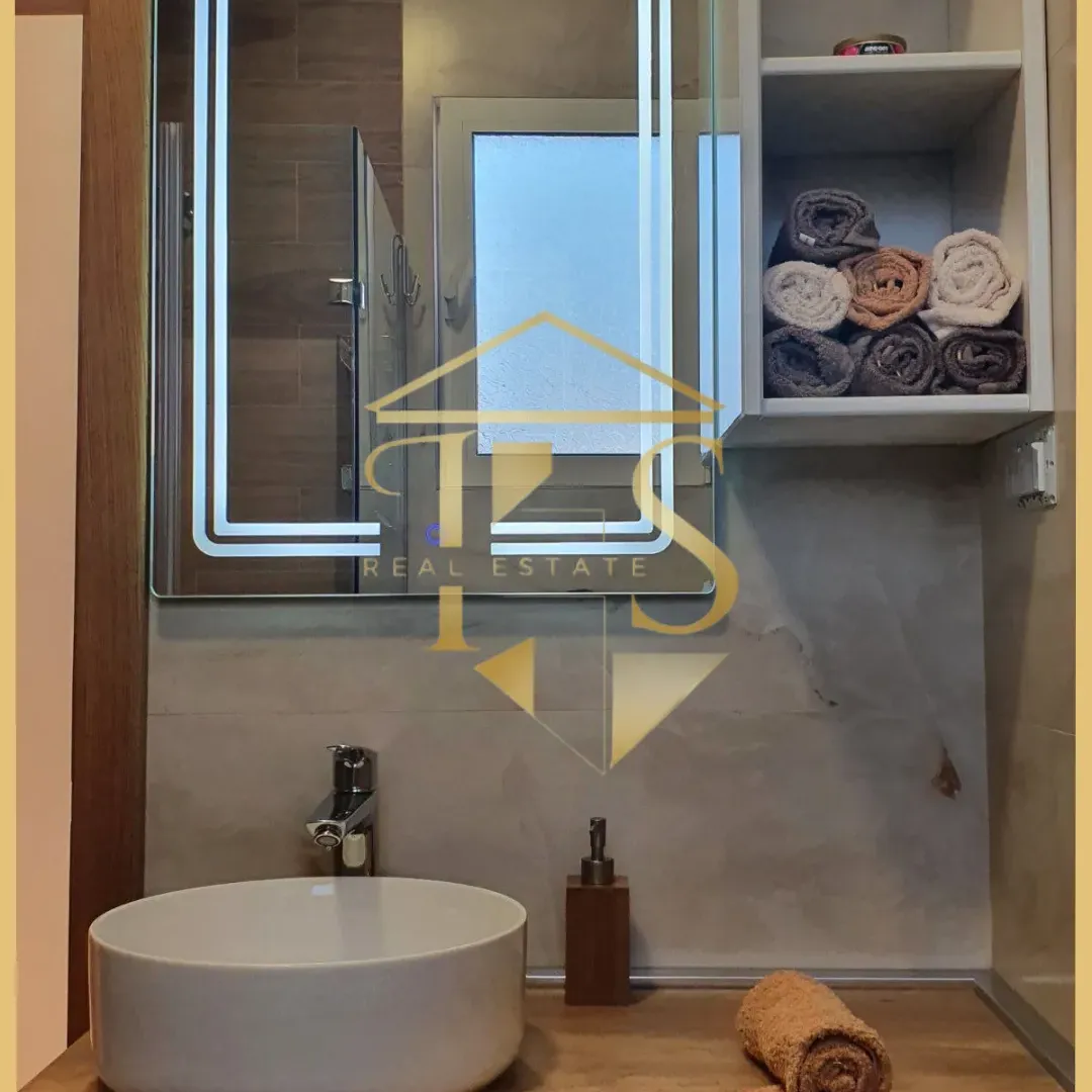 Izdavanje, trosoban stan, 150m², Kalimanj, Tivat