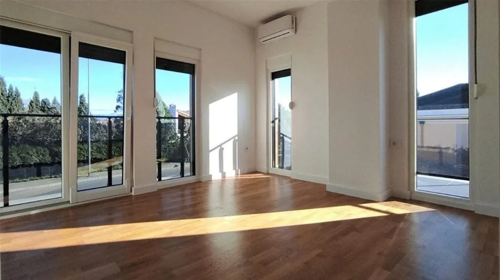Prodaja, dvosoban stan, 89m², Blok 9, Podgorica