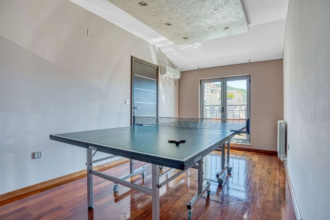 Sale, four bedroom apartment, 188m², Rozino, Budva
