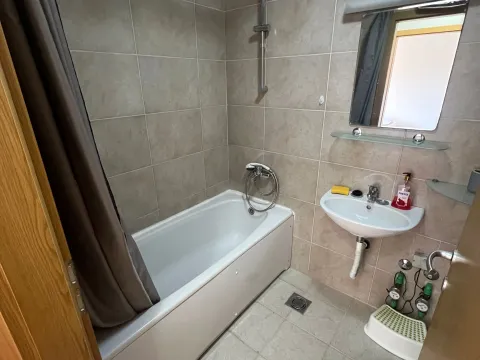 Izdavanje, dvosoban stan, 75m², Centar, Bar - image 10