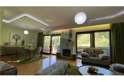 Sale, three bedroom apartment, 136m², Centar, Podgorica