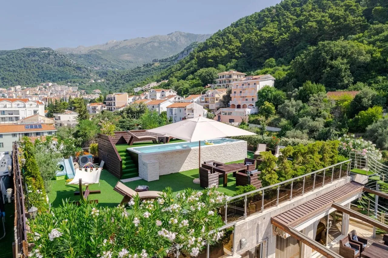 Sale, three bedroom apartment, 398m², Podkošljun, Budva