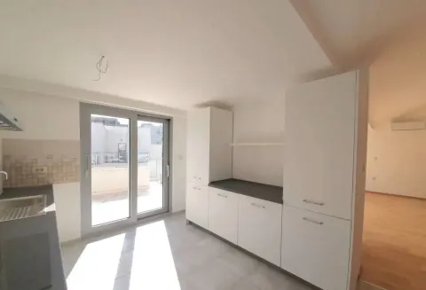 Prodaja, trosoban stan, 171m², Petrovac, Budva - image 4