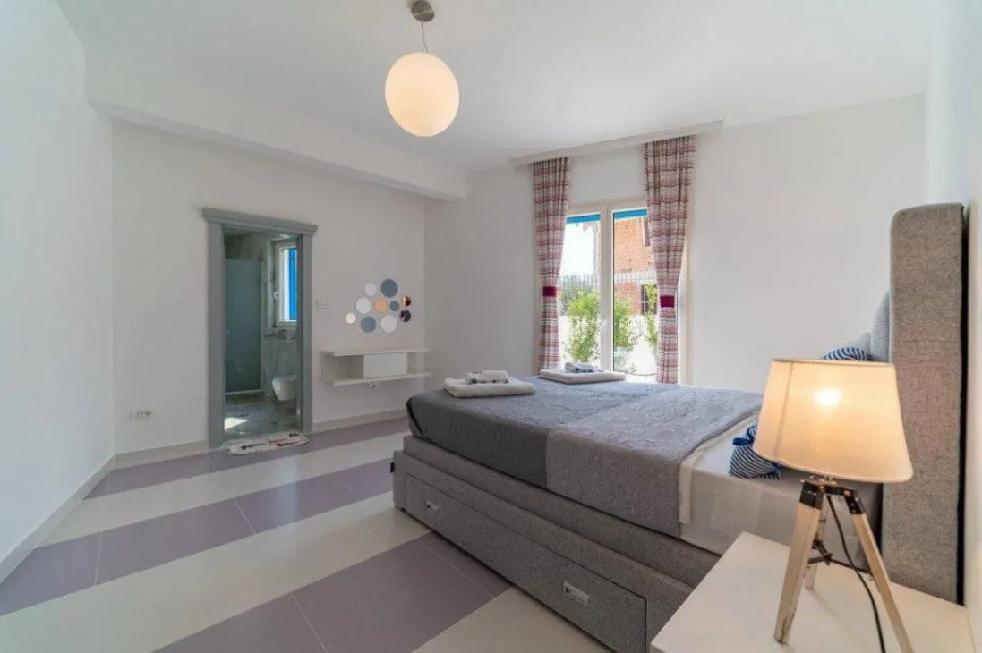 Izdavanje, kuća, 178m², Blizikuće, Budva