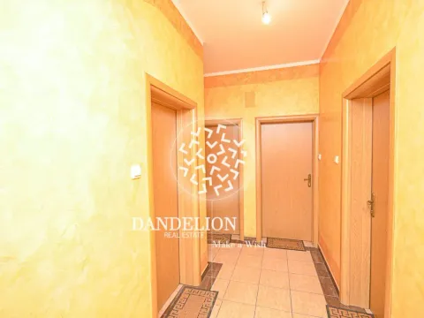 Sale, house, 226m², Blok 9, Podgorica - image 11