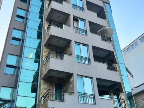 Izdavanje, jednosoban stan, 40m², Centar, Budva - image 2