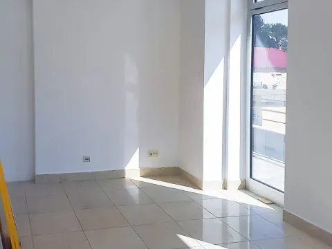 Izdavanje, poslovni prostor, 102m², Pobrežje, Podgorica - image 4