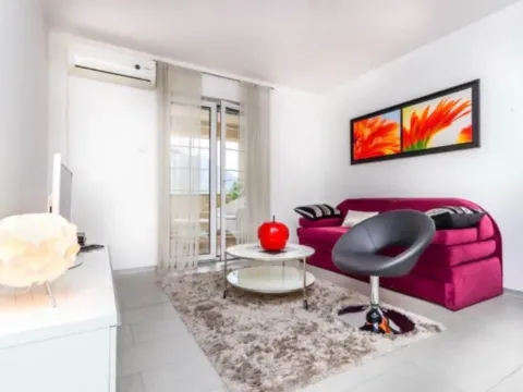 Izdavanje, jednosoban stan, 50m², Kotor, Crna Gora - image 10